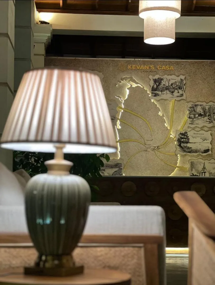 A lamp and map wall in the lounge