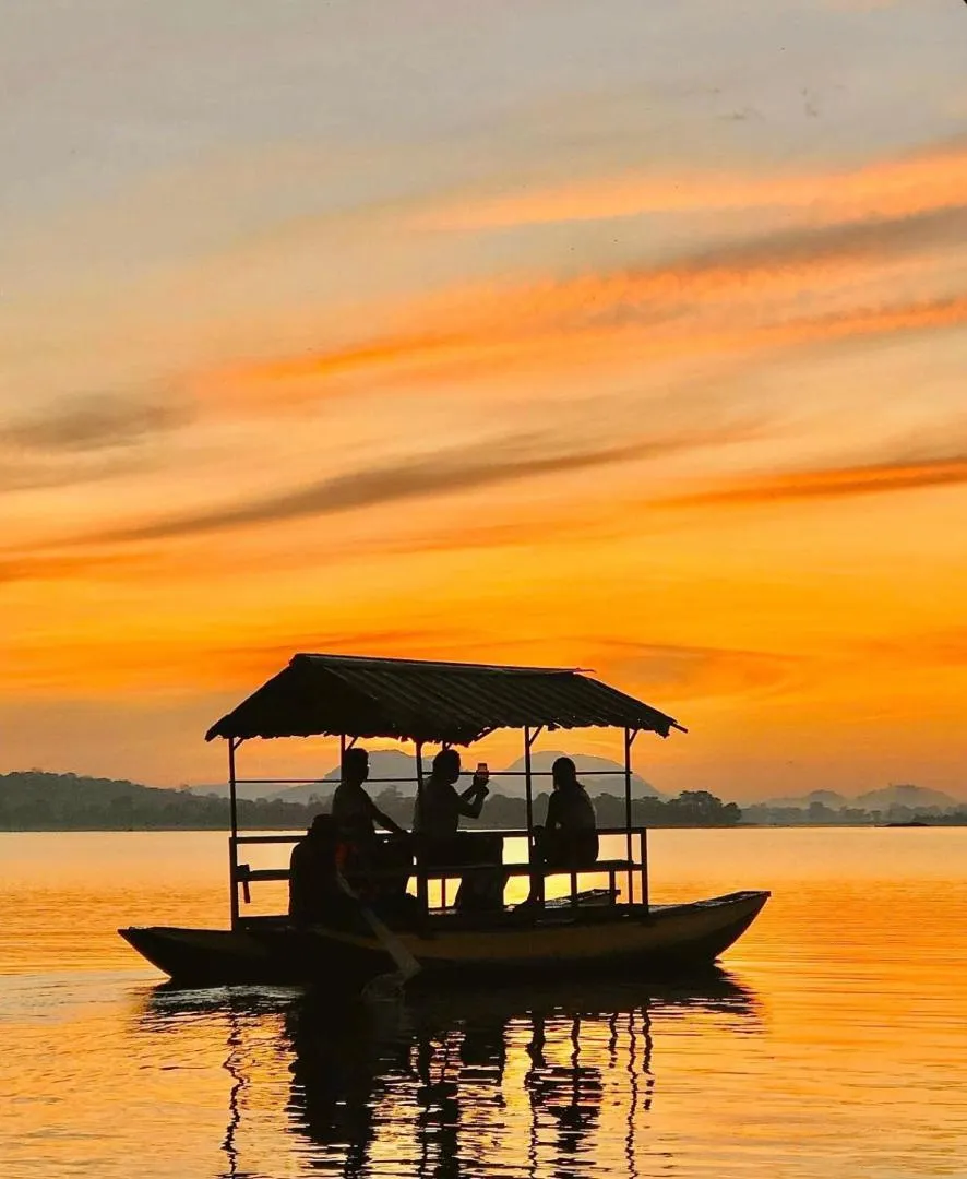 The lake: Kevan's Casa, Mahiyanganaya